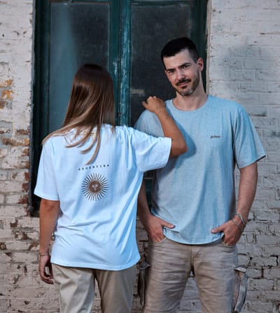 REMERA UNISEX C/ESTAMPA ESPALDA LAS TAGUAS